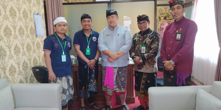 Kunjungan Aliansi Pemuda Hindu Bali ke Kantor Kemenag Gianyar